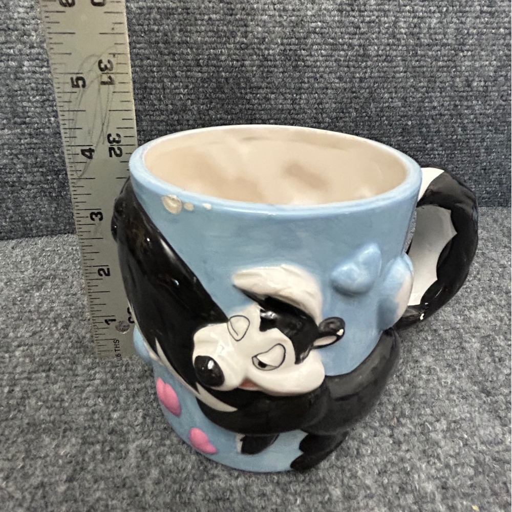 Vintage 1995 Warner Bros Pepe Le Pew & Penelope Pussycat 3D Relief Coffee Mug - Picture 8 of 9